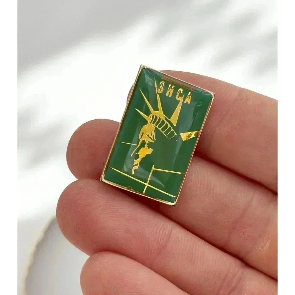 Vintage Statue of Liberty Gold / Green Resin Pin Brooch - Picture 2 of 6